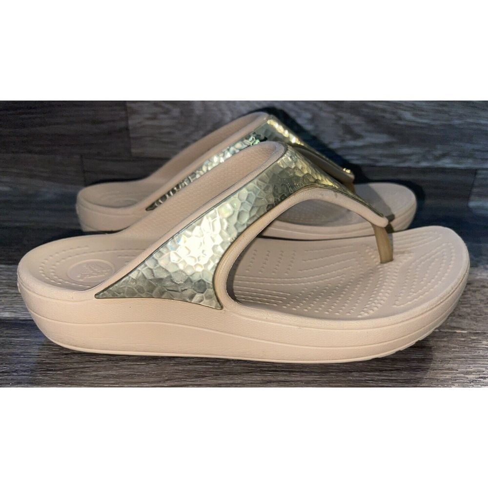 Crocs 204181 Sloane Flip Flops Sandals Hammered Metallic Gold Womens Size 7